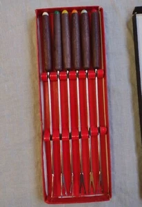 Vintage 6-teiliges Fondue 10,5" Gabel Set Holzgriffe Edelstahl Zinken - Bild 1 von 5