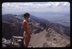 Mujer Hippie Senderismo Desnuda Exhibicionista 35mm Diapositiva Años 70 Kodachrome Peluda - Imagen 1 de 3