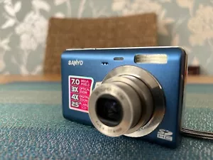 Sanyo VPC-T700 7,0 megapixel fotocamera digitale compatta blu - testata - Foto 1 di 16