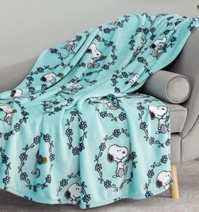 Snoopy Floral Printed Plush Blanket - Picture 1 of 2