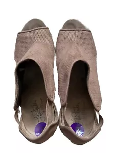 Life Stride Soft System Women’s Wedge Shoe Size 8.5 Beige Faux Suede Slide In - Picture 1 of 9