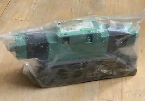 NUMATICS 124SS415K000030 PNEUMATIC SOLENOID VALVE & MANIFOLD 228-899B COILS NEW - Picture 1 of 8