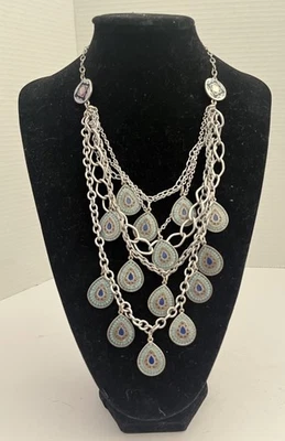 NUEVO CON ETIQUETAS Collar Chico's Multi-Hebras Tono Plata con Medallones en Forma de Pera 21”¡OFERTA! Foto 1 de 4