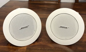 Altavoces blancos X2 Bose 6,25" FreeSpace 2 Satellite 8 OHMS montaje empotrado usados - Imagen 1 de 7
