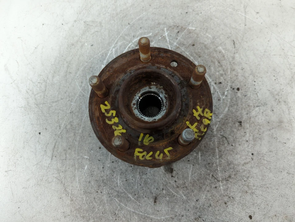 Ford Focus 2016 buje de rueda todo OEM Foto 1 de 4