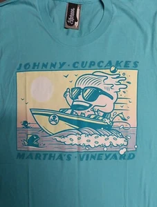 Johnny Cupcakes x Marthas Vineyard Anniversary 2013 T-Shirt Limited 116/200 Neu ohne Etikett - Bild 1 von 8