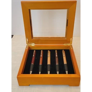 Luxus Holz Kugelschreiber Set mit Glasvitrine 5 Stifte verschiedene Holzausführungen - Bild 1 von 10