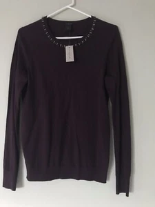 *ANN TAYLOR** STRICKPULLOVER MIT EDELSTEINENNIETEN UND RUNDHALSAUSSCHNITT GR. S BURGUND - Bild 1 von 4