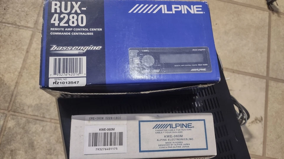 Controlador amplificador remoto Alpine RUX4280 con cable KWE060M G2U Foto 1 de 4