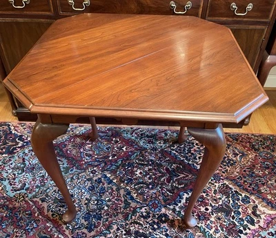 Pañuelo Henkel Harris Cherry Queen Anne estilo mesa hoja caída 5610 #5 Foto 1 de 4