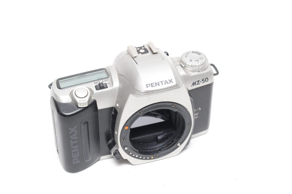 DAMAGED PARTS ONLY BROKEN AS IS PENTAX MZ-50 35MM FILM CAMERA BODY - Image 1 of 1