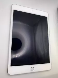 iPad Mini 4 WIFI 16 GB Silver - Picture 1 of 9