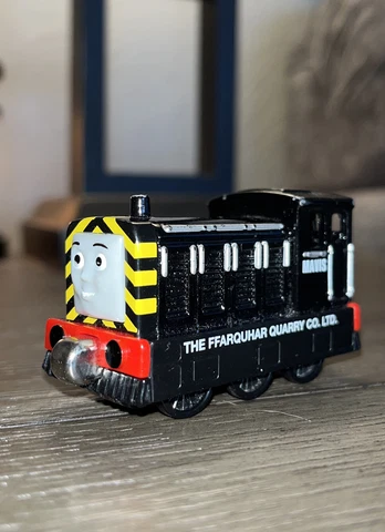 MAVIS ! THOMAS FRIENDS TRAIN  DIESELWORKS 2009 Diecast QUARRY DIESEL Cover