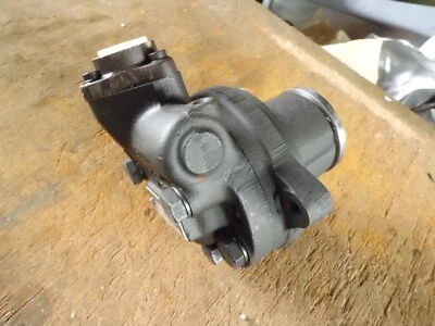 ÖLPUMPE ZF 7633955390 / VERS.NR 2530-12-144-4347 - Image 1 of 2