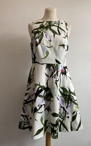 Karen Millen Fit & Flare Kleid Gr. UK 12 weiß geblümt ärmellos - Bild 1 von 7