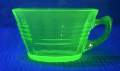 Vintage Anchor Hocking Circle Green Depression Glass Uranium Teacup Only - Image 1 of 3
