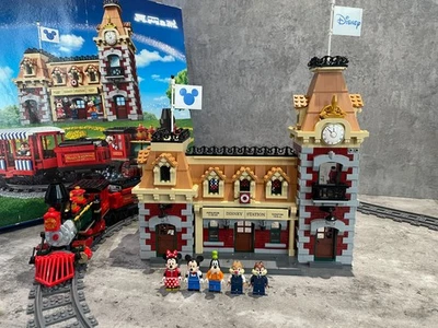 LEGO Set 71040 & 71044 - Disney Castle & Train Station - Disney - Image 1 of 4