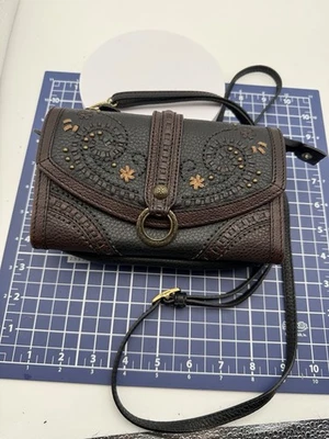 Bandolera organizadora de billetera triple de cuero tachonado vintage Brighton Montreal difícil de encontrar Foto 1 de 4