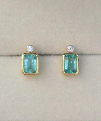 Aretes para mujer con topacio azul simulado corte esmeralda enchapados en oro amarillo de 14 k Foto 1 de 4