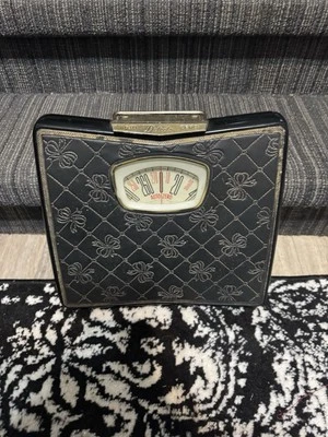 Vintage Meados do Século Detecto Auto Zero Preto Estampa de Arco Balança de Banheiro com Alça  - Imagem 1 de 2