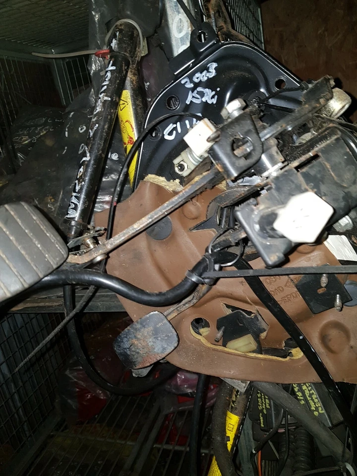 Caja Pedal RENAULT CLIO Mk2 2003 1.5 dci (embrague cable manual) Foto 1 de 1