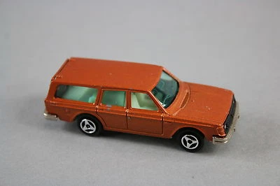 V553 Majorette 1/60 ref 220 voiture Volvo 245 DL pas de boite mordoré - Photo 1/4