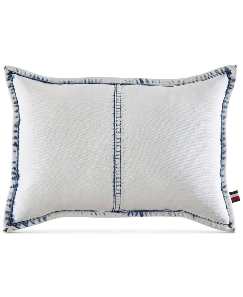 Almohada decorativa Tommy Hilfiger Rip and Repair 12" x 18" - Denim lavado claro Foto 1 de 1