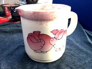 ROSA BIANCO MAIALE BROCCA SCIROPPO LATTE PANCETTA GRASSO PESANTE SPESSO CERAMICA COCCIO 5,5" - Foto 1 di 7