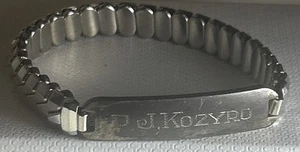 Bracciale Vintage Sterling Inciso "PJ Kozyro" ID Nome Tag 5,5" Elastico Campione - Foto 1 di 7