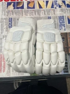 2025 Keeley Cricket Worx II White Split Finger Batting Gloves - Free P&P - Picture 1 of 5