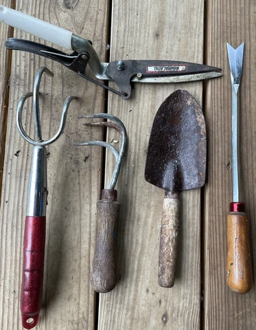 Lot Of  5 Vintage ￼ Garden Tools ￼Trowel Claw Shears Weed Puller True Temper Cover