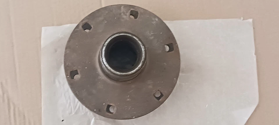 Buje de rueda delantera Ford modelo T 1911-1916 con sección roscada larga y shou corto Foto 1 de 4