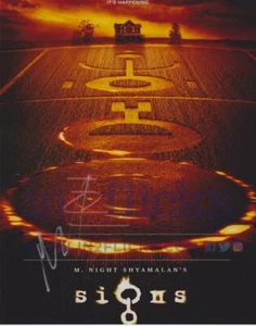 M Night Shyamalan AUTOGRAPH Signs SIGNED IN PERSON 10x8 Photo Proof RACC AFTAL - Picture 1 of 5