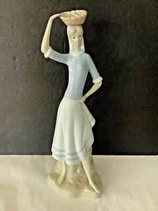 Vintage PORCEVAL Valencia Spain Porcelain Lady Basquet w/Fishes 13-1/2” Figurine - Picture 1 of 11