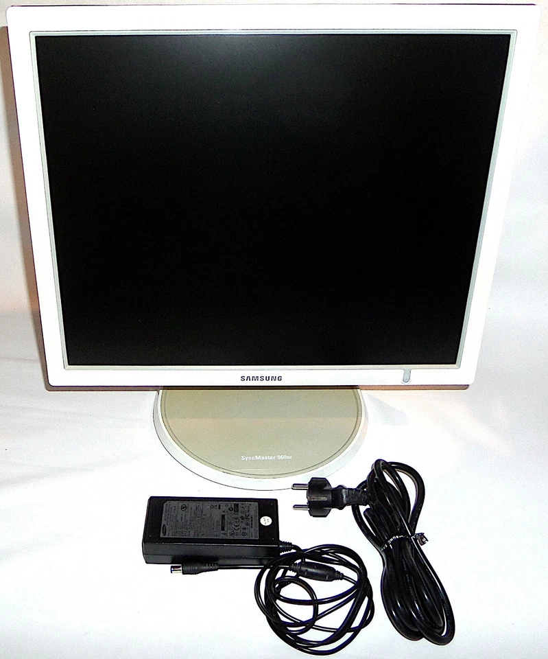 Samsung SyncMaster 960 BG, 19 Zoll, Weiß, m. Netzteil, DEFEKT, opt. Neuwertig!!! - Bild 1 von 4
