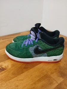 Nike Air Force 1 LV8 3Y 'Halloween Spooktacular' Tenis Gamuza Verde - Imagen 1 de 6