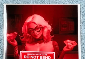 BLACK CAT #1 CASI NUEVO-COMO NUEVO Tinte Rojo Persecución Completa Spidey Tats Virgen Juegos con disfraces 9/10 ¡CGC IT! - Imagen 1 de 3