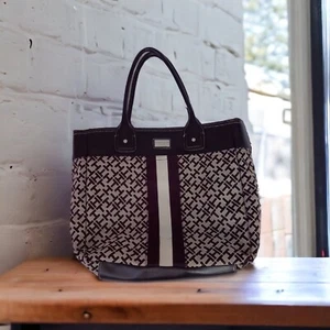 Schöne Jacquard Leder Tasche gestreift in grau mit Tommy Hilfiger Logo - Bild 1 von 16