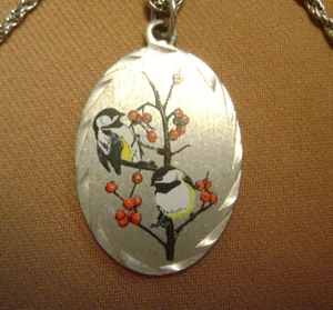 VINTAGE GENUINE PEWTER YELLOW BIRDS RED BERRY BRANCH PENDANT NECKLACE - Picture 1 of 7
