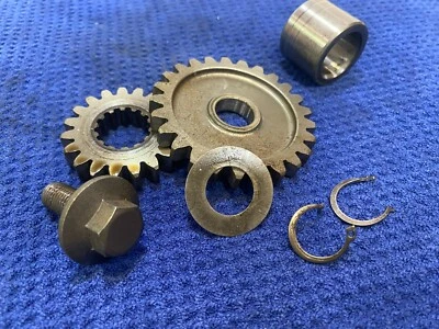 Yamaha YZ 125 2001 OEM ralentí y engranaje primario OEM Yamaha YZ125 engranajes de ralentí primarios Foto 1 de 4