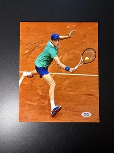 JANNIK SINNER AUTOGRAPH 8x10 PHOTO SIGNED US OPEN WIMBLEDON PSA COA INVEST HOT - Picture 1 of 6