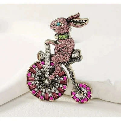 兔兔骑行高轮自行车胸针粉色水钻银色 — 第 1/2 张图片