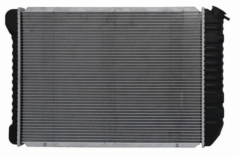 Radiador OSC 556 para modelos seleccionados de Ford Lincoln Mercury 80-93 Foto 1 de 1