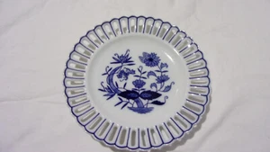 Formalities By Baum Bros Lattice Blue onion 7 3/4" blue/white trim plate - Picture 1 of 6