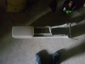 TOYOTA COROLLA ZZE122 CENTER CONSOLE ARM REST BIEGE INTERIOR CONQUEST - Picture 1 of 6