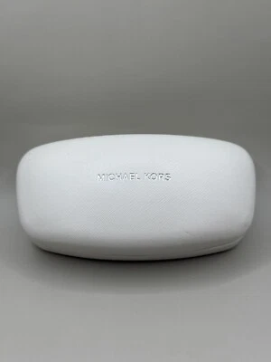 Estuche para gafas de sol Michael Kors blanco texturizado cubierta dura Foto 1 de 4