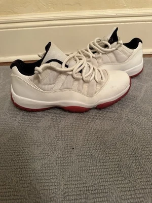 Air Jordan 11 ретро низкий вишневый низ размер 8 - Изображение 1 из 4