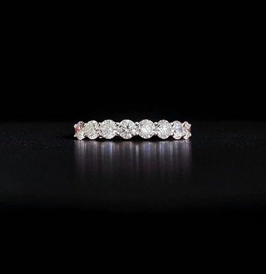 Alianza de boda de 8 diamantes de media eternidad de oro amarillo de 14 k de 1,0 quilates Foto 1 de 4