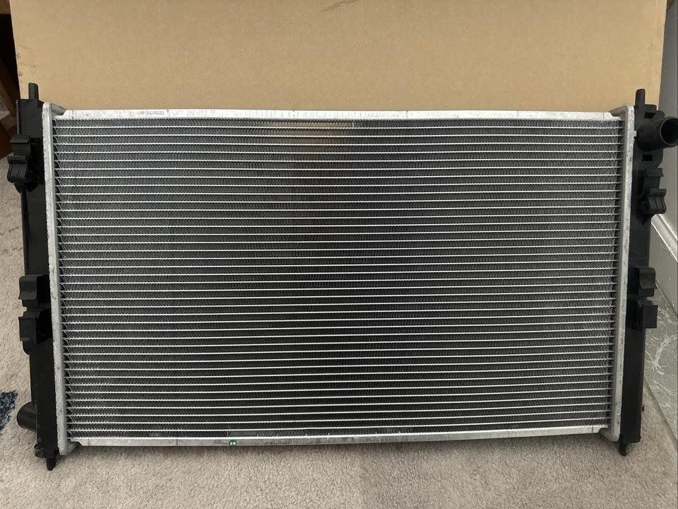 Nuevo radiador original OEM Mitsubishi 2014-2024 Outlander Sport Lancer 1350A761 Foto 1 de 4