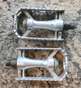 Unbranded Vintage ⁹/¹⁶ Crank Bicycle Pedals - Picture 1 of 4